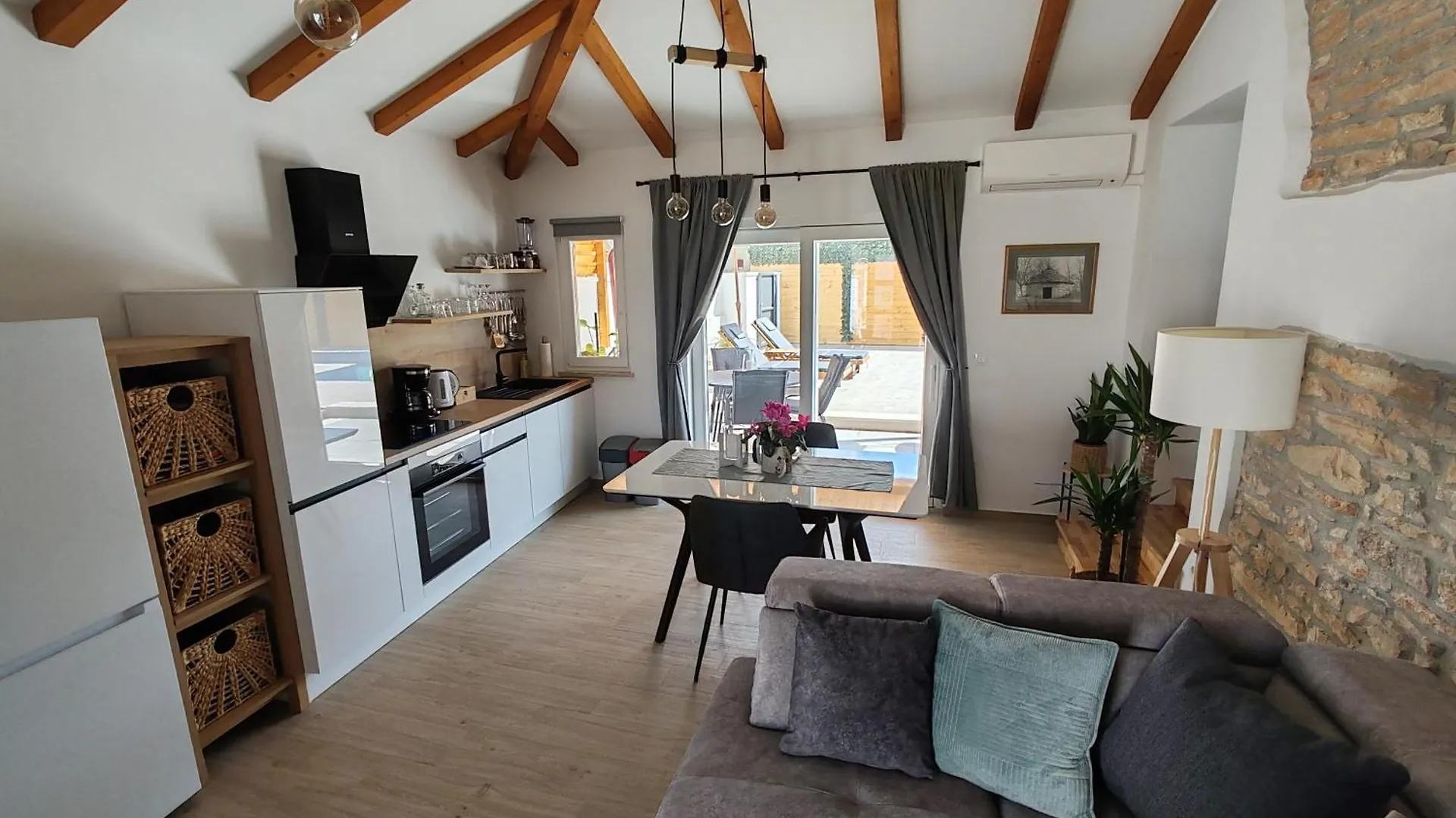 Villa Holiday Home Kapela Tomisici