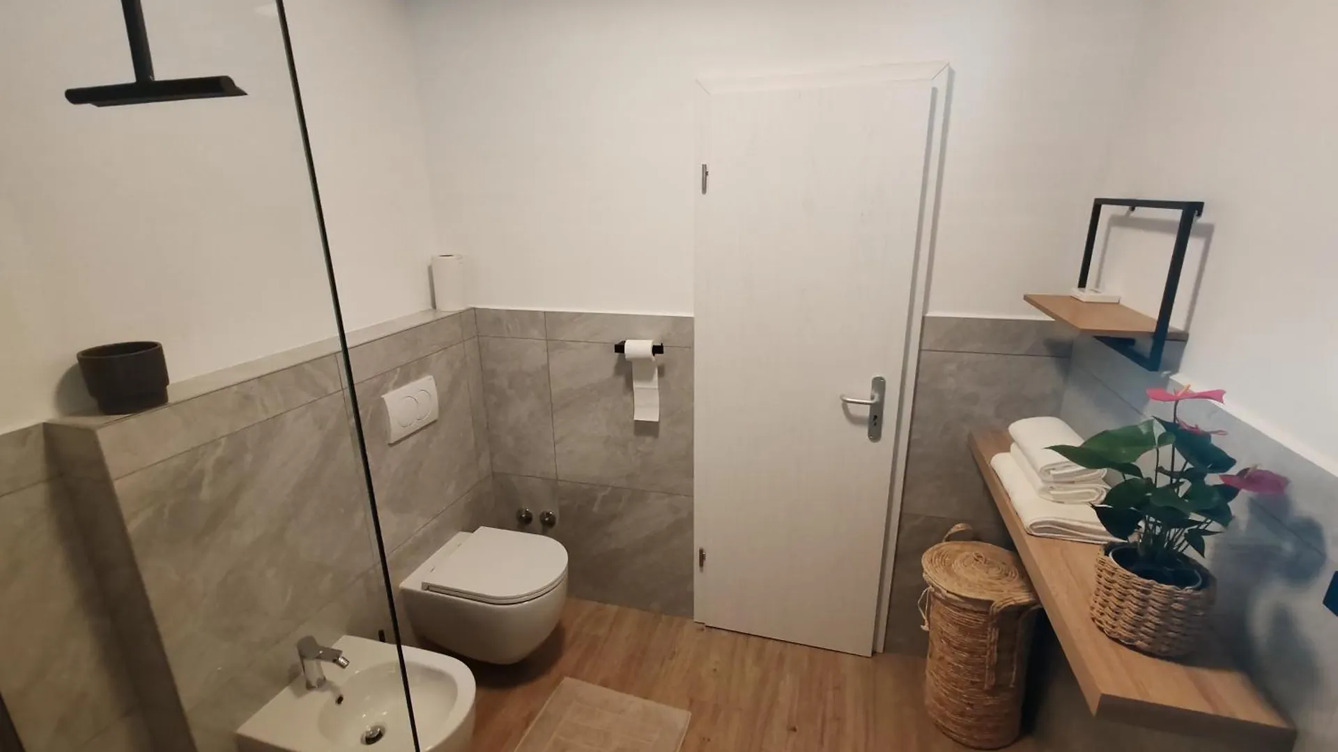 Holiday Home Kapela Tomisici Croatia