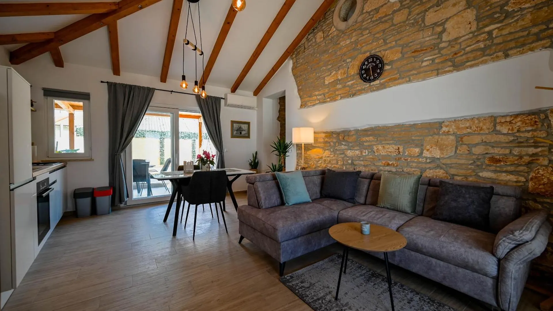 Holiday Home Kapela Tomisici
