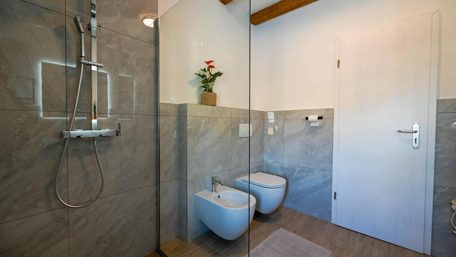 Villa Holiday Home Kapela Tomisici Croatia