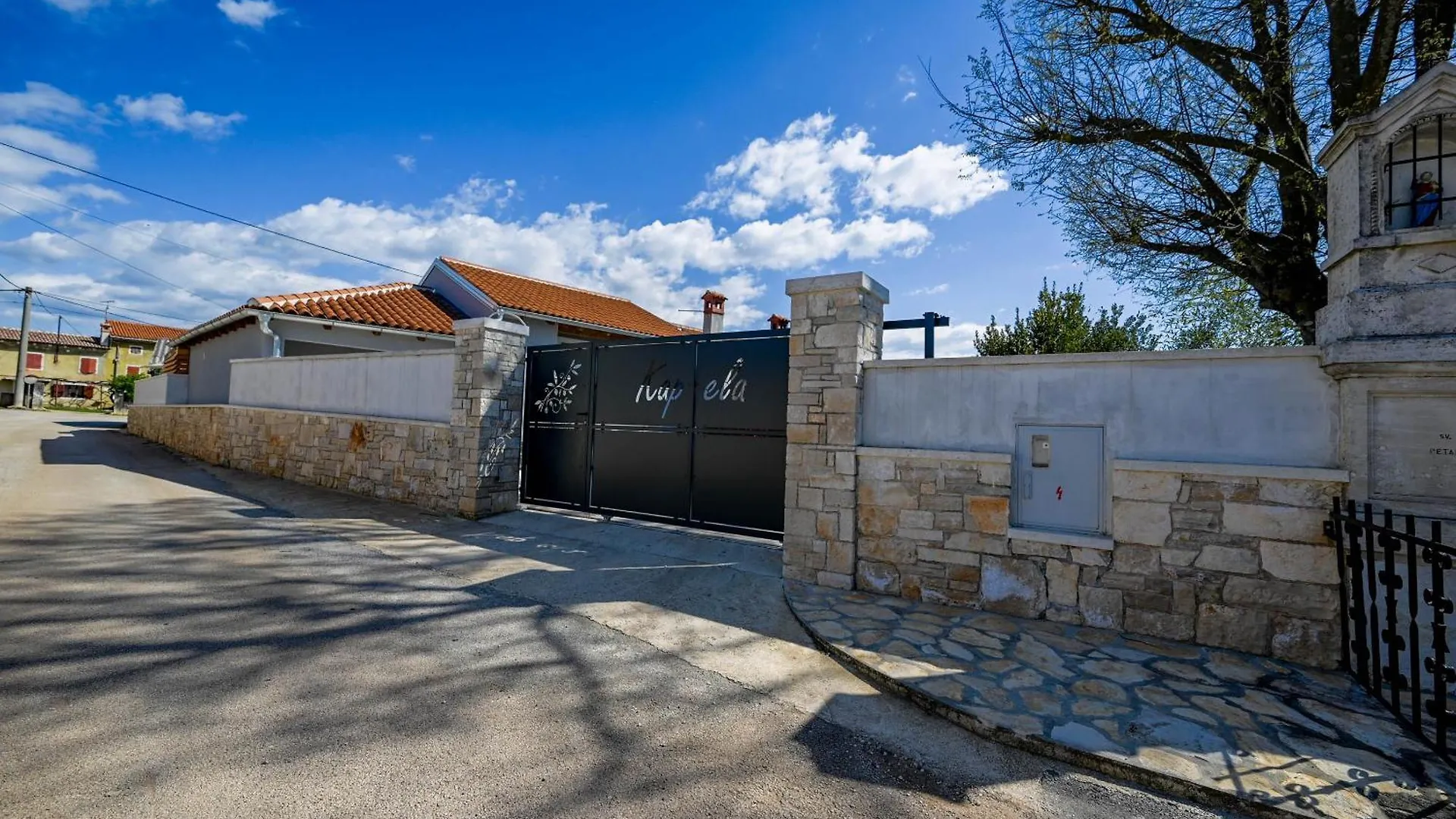 Villa Holiday Home Kapela Tomisici