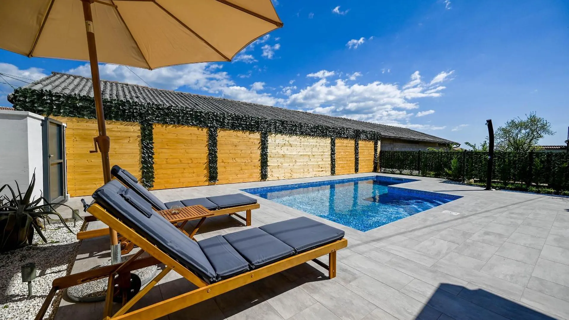 Holiday Home Kapela Tomisici