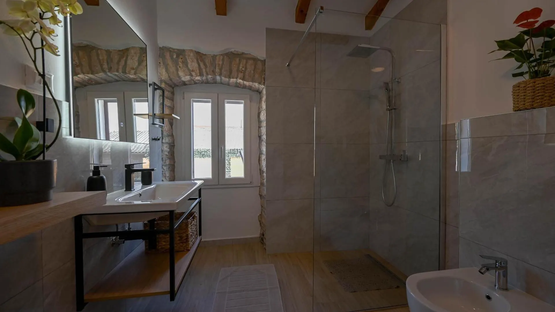 Holiday Home Kapela Tomisici 0*,  Croatia