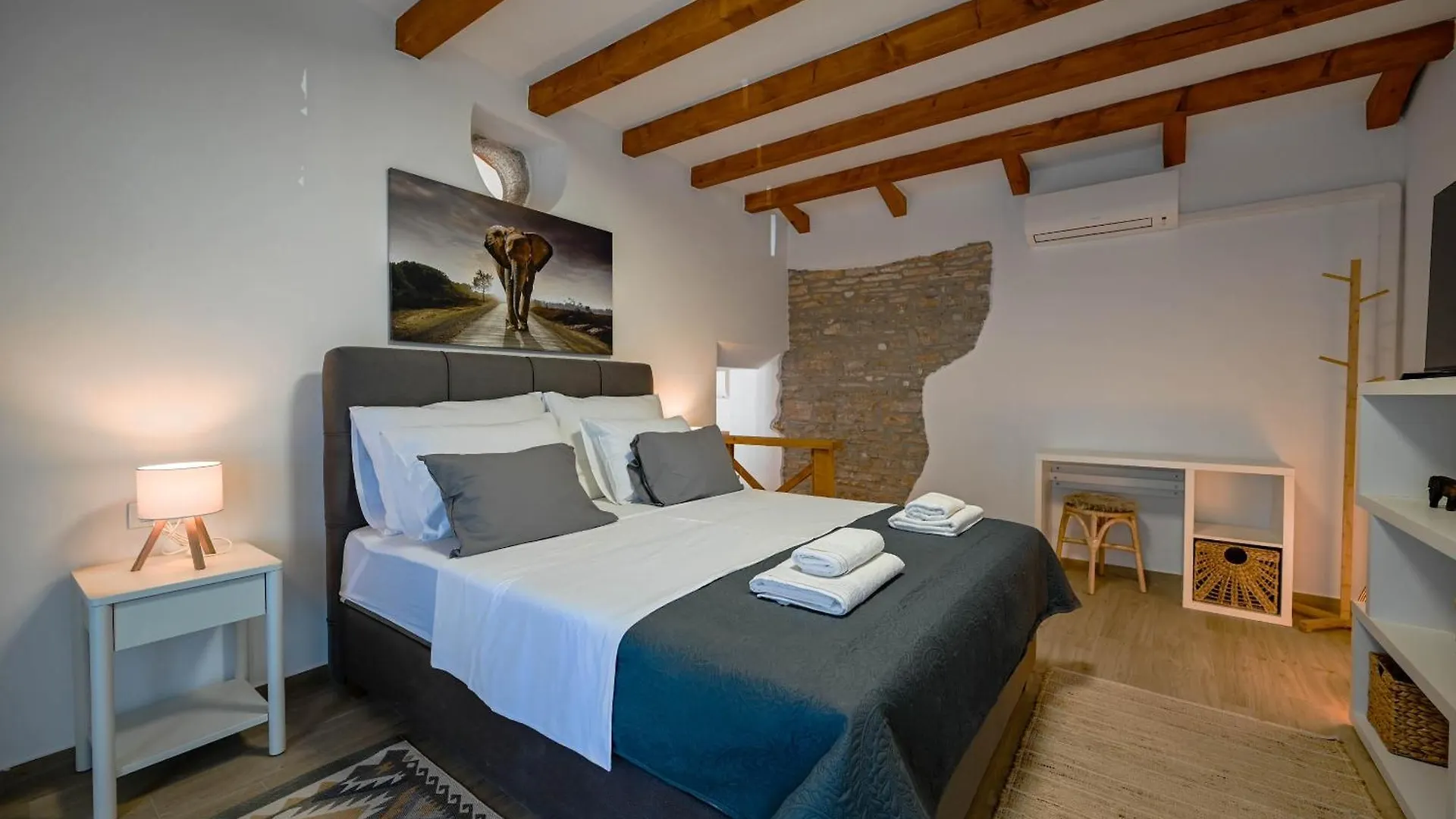 Villa Holiday Home Kapela Tomisici